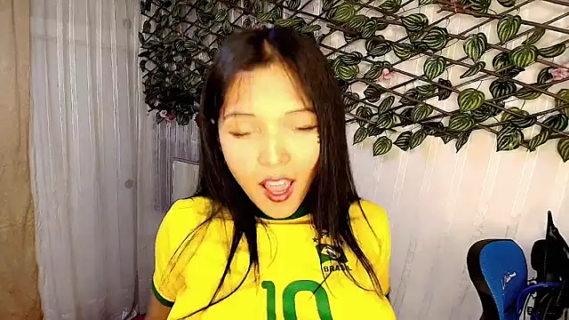 Snapshot of MOMMYJEVAA chatting on March 3, 1:20 pm MOMMYJEVAA online show from March 3, 1:20 pm