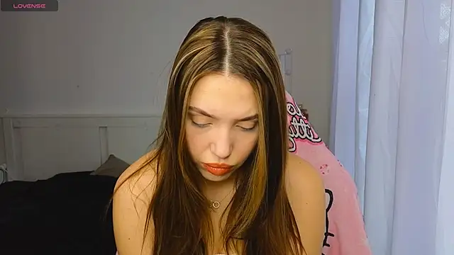 Snapshot of AliceSpark chatting on November 14, 12:26 pm AliceSpark online show from November 14, 12:26 pm