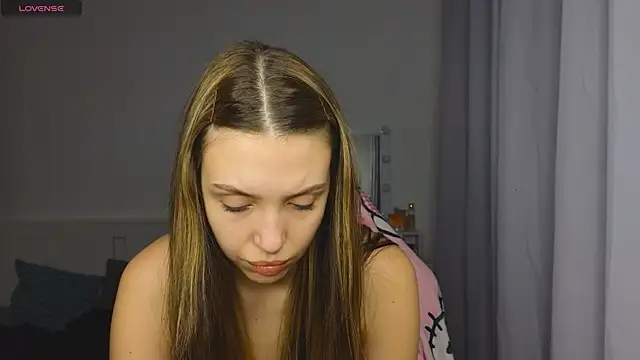 Snapshot of AliceSpark chatting on December 2, 2:34 pm AliceSpark online show from December 2, 2:34 pm