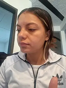 Snapshot of Daila_20_ chatting on December 2, 12:43 pm Daila 20 online show from December 2, 12:43 pm