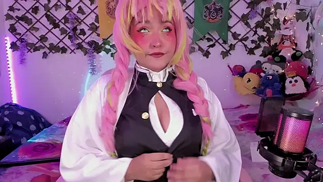 Snapshot of cutepie_uwu_ chatting on January 8, 7:56 pm cutepie uwu online show from January 8, 7:56 pm