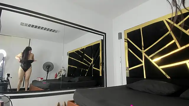 Snapshot of Giorgina_Simons chatting on December 11, 12:34 pm Giorgina Simons online show from December 11, 12:34 pm