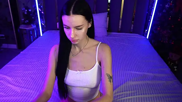 Snapshot of Snow_WhiteeeX chatting on December 14, 6:41 am Snow WhiteeeX online show from December 14, 6:41 am