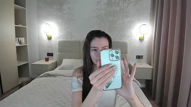 Snapshot of Snow_WhiteeeX chatting on June 2, 3:52 am Snow WhiteeeX online show from June 2, 3:52 am
