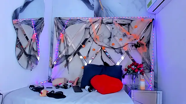 ninaht online show from October 28, 8:44 pm