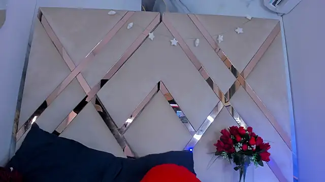 ninaht online show from November 5, 9:04 pm