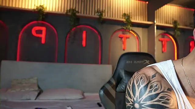 Austin bolt online show from March 4, 1:44 am