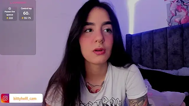 Snapshot of Alice_woodville chatting on March 1, 4:33 pm Alice woodville online show from March 1, 4:33 pm