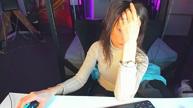 Elizabe th online show from March 6, 5:11 pm