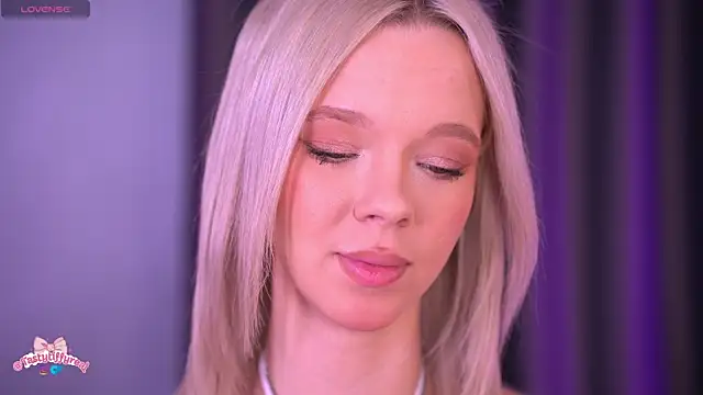  AlinaBailey online show from April 27, 8:01 am