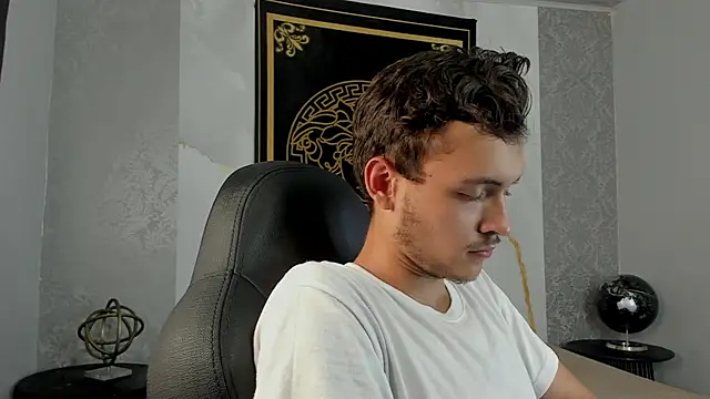 Desmon Clark online show from January 30, 1:22 am