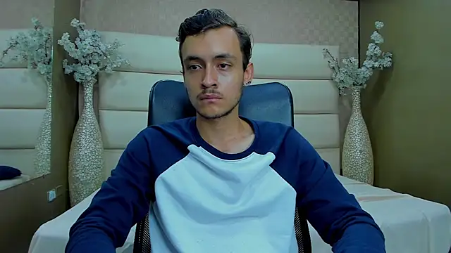 Desmon Clark online show from February 2, 6:04 am