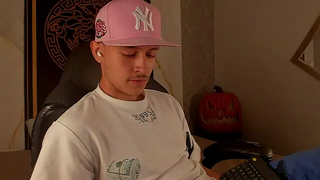 Desmon Clark online show from October 3, 10:18 pm