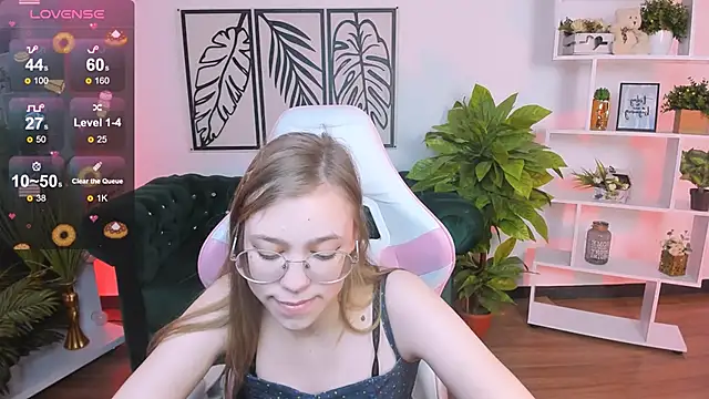 LayriantaVee online show from February 16, 9:59 am