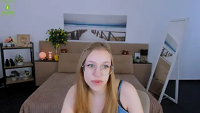 LayriantaVee online show from March 6, 7:03 am