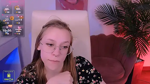 LayriantaVee online show from March 14, 1:35 pm