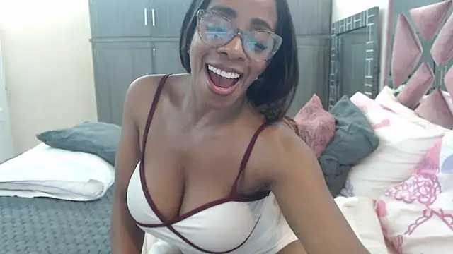 Ginachaudex online show from July 11, 1:19 am