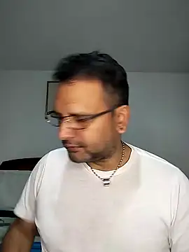 RogueTraveler online show from February 2, 2:17 am