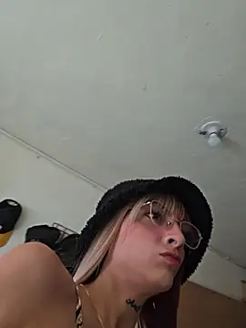 Dani pegin online show from July 7, 1:04 pm