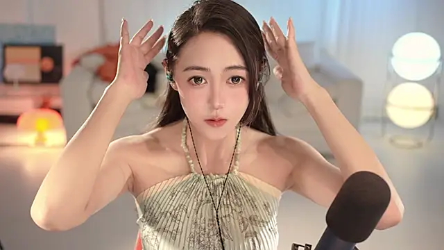 Roseonly  online show from May 3, 1:28 pm