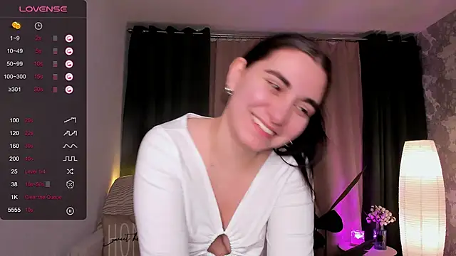 hannacheekss  online show from February 17, 3:09 pm