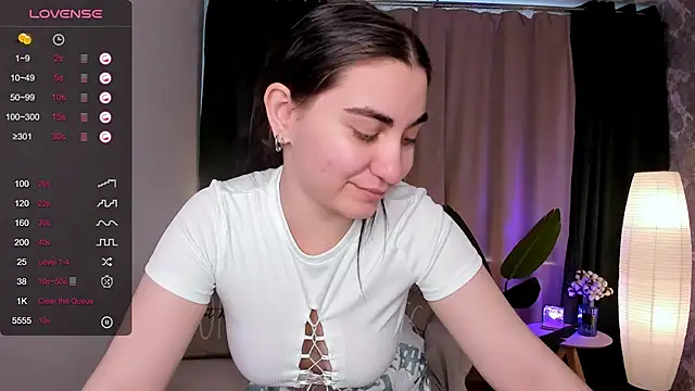 hannacheekss  online show from February 19, 5:05 am