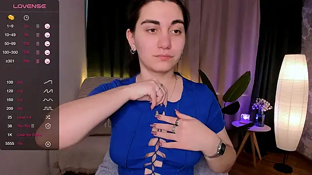 hannacheekss  online show from February 19, 8:12 am