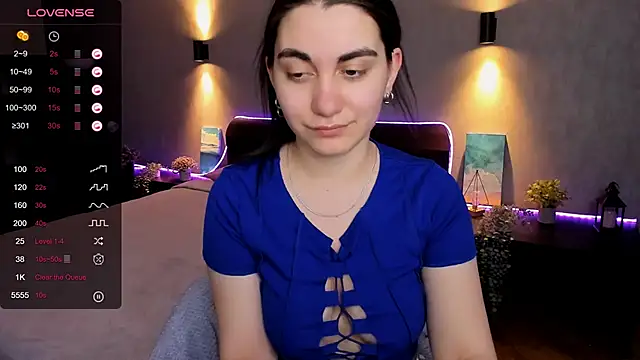 hannacheekss  online show from February 20, 8:17 am