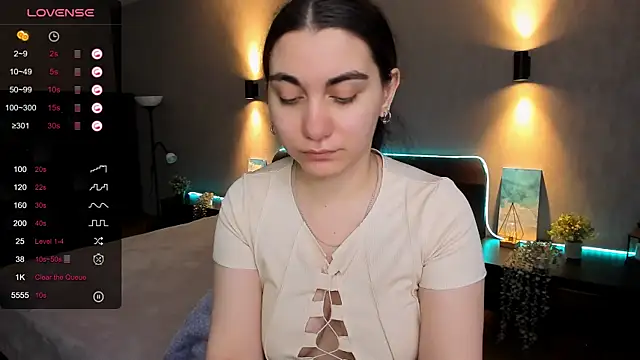 hannacheekss  online show from March 14, 5:05 am