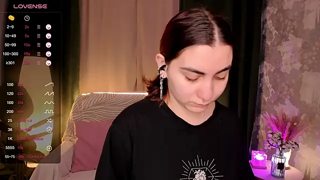 hannacheekss  online show from October 3, 2:08 am