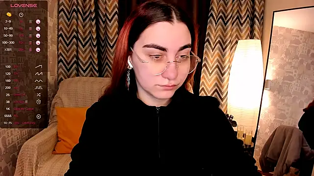 hannacheekss  online show from November 7, 2:11 am