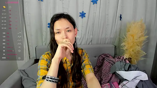 Emily Strikeee online show from December 15, 10:18 am