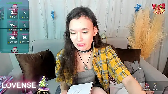 Emily Strikeee online show from December 28, 1:06 pm