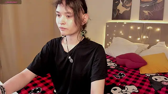 Emily Strikeee online show from May 6, 1:47 am