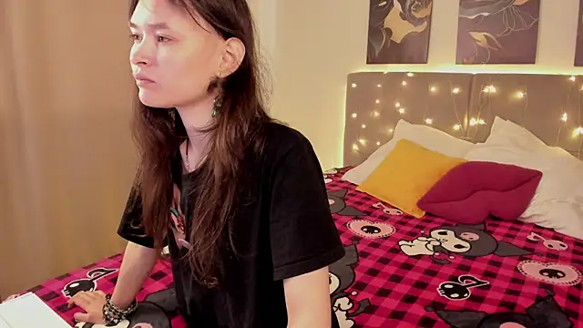 Emily Strikeee online show from May 14, 1:56 am
