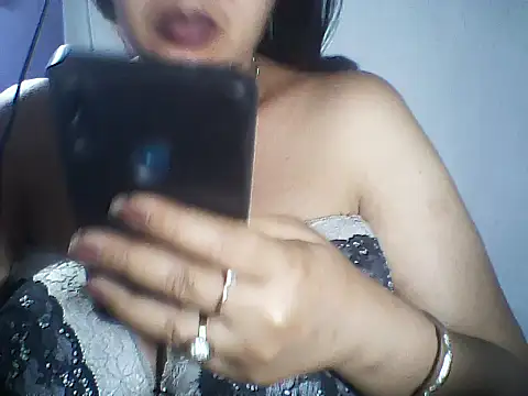 layanah12 online show from July 15, 9:42 pm