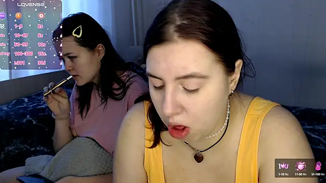 Snapshot of BettyandRich_ chatting on February 8, 6:33 am BettyandRich online show from February 8, 6:33 am