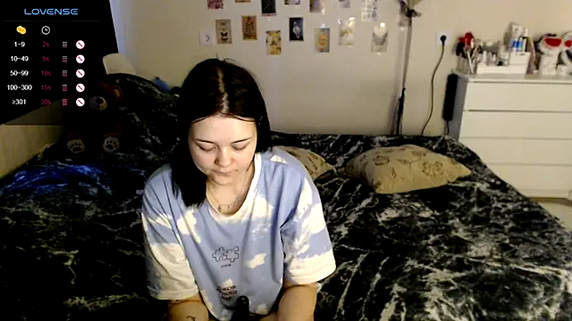 Snapshot of BettyandRich_ chatting on October 26, 8:53 am BettyandRich online show from October 26, 8:53 am