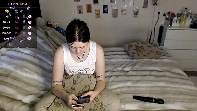 Snapshot of BettyandRich_ chatting on November 7, 8:25 am BettyandRich online show from November 7, 8:25 am