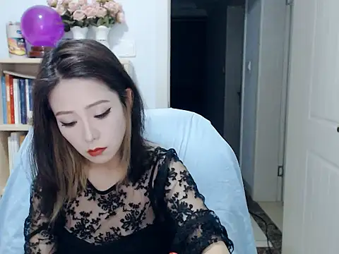 Snapshot of SuSushi728 chatting on June 25, 4:11 pm SuSushi728 online show from June 25, 4:11 pm