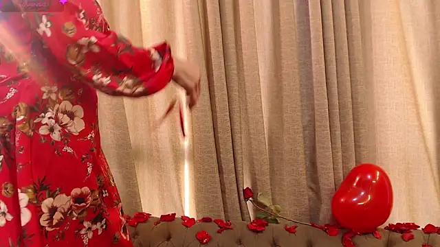 Snapshot of JennieRosse chatting on February 14, 1:18 pm JennieRosse online show from February 14, 1:18 pm