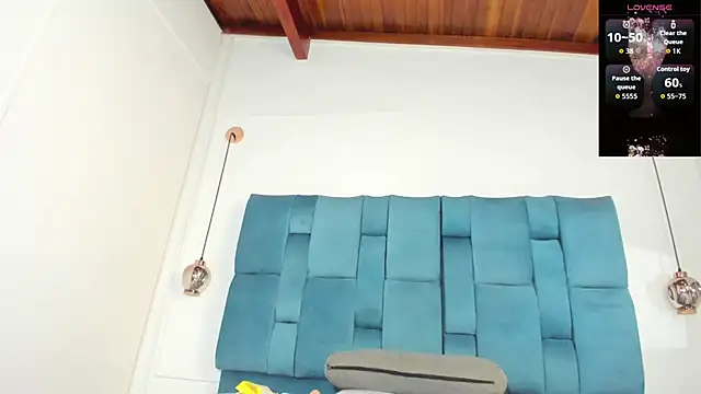 mia  fernandez online show from December 22, 6:49 pm