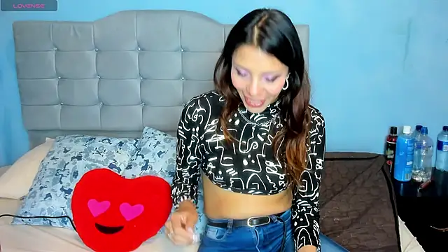 Snapshot of Selenakyle92_ chatting on January 17, 8:33 pm Selenakyle92 online show from January 17, 8:33 pm