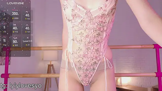 lylylovesyou online show from June 21, 5:54 am