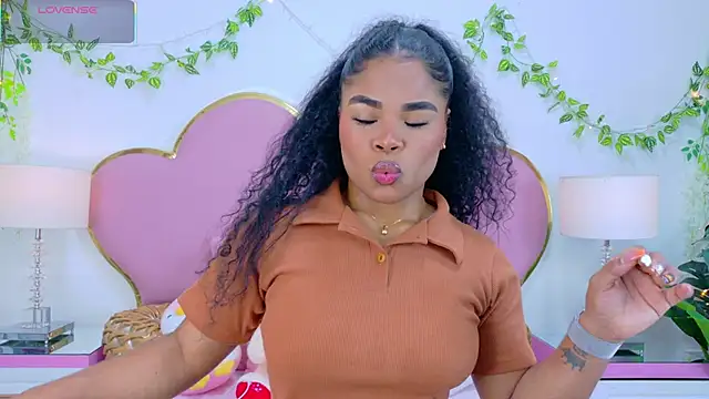 Snapshot of NahiaraReina chatting on November 1, 1:46 pm NahiaraReina online show from November 1, 1:46 pm