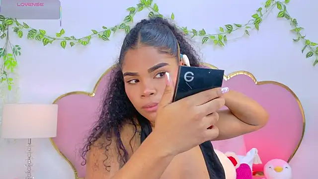 Snapshot of NahiaraReina chatting on December 2, 1:39 pm NahiaraReina online show from December 2, 1:39 pm