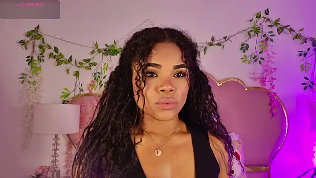 NahiaraReina online show from May 7, 1:49 pm