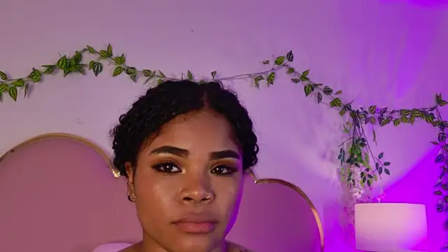 NahiaraReina online show from May 24, 1:49 pm