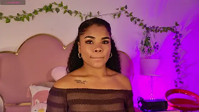NahiaraReina online show from May 29, 1:42 pm