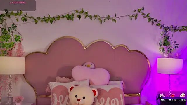 NahiaraReina online show from June 10, 1:32 pm